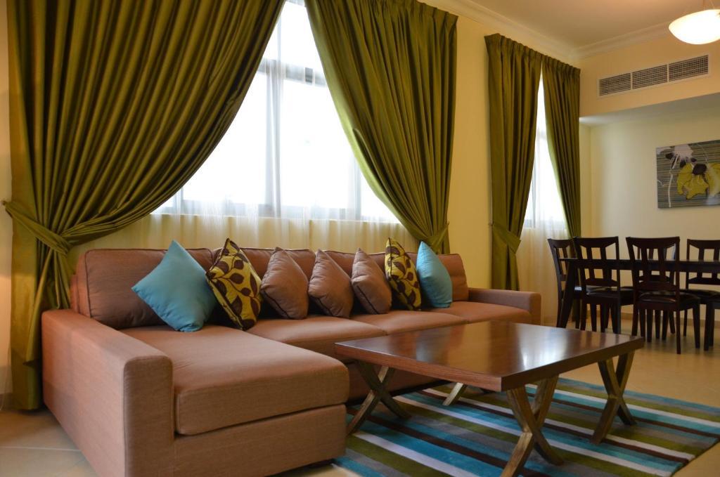 Al Waleed Palace Hotel Apartment Al Barsha Dubai Exterior foto