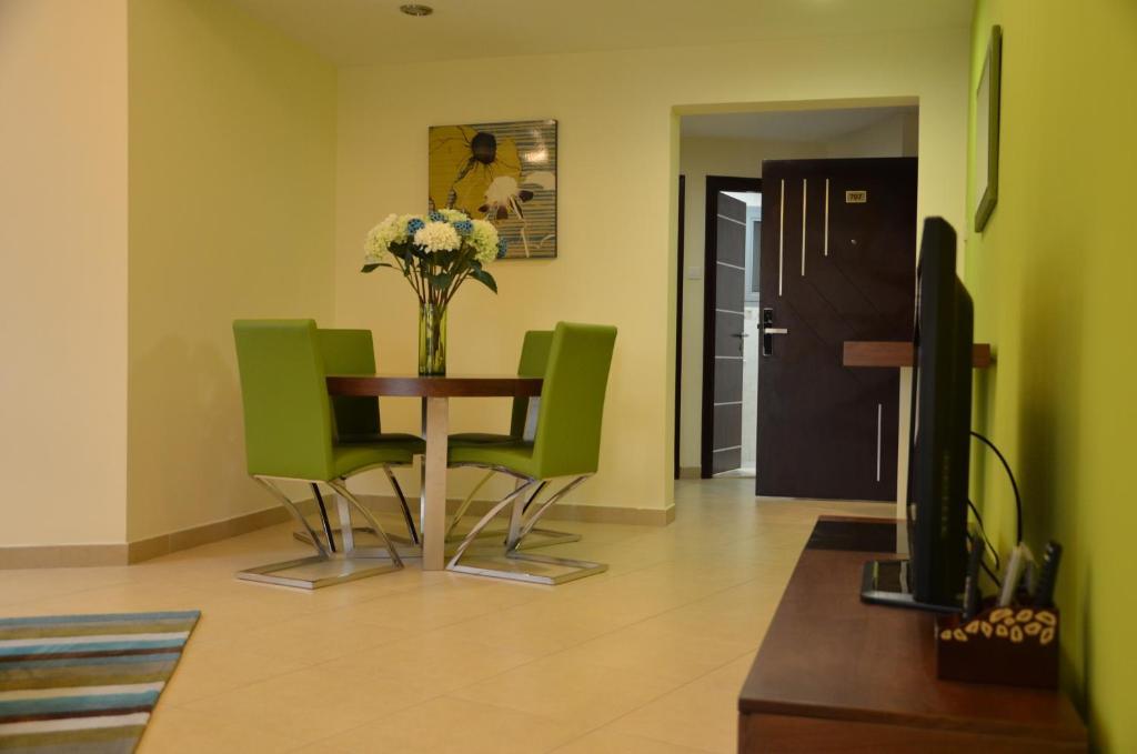 Al Waleed Palace Hotel Apartment Al Barsha Dubai Exterior foto