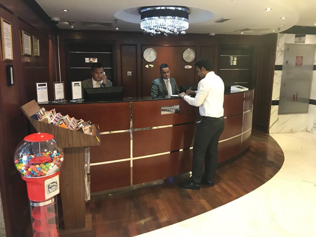 Al Waleed Palace Hotel Apartment Al Barsha Dubai Exterior foto