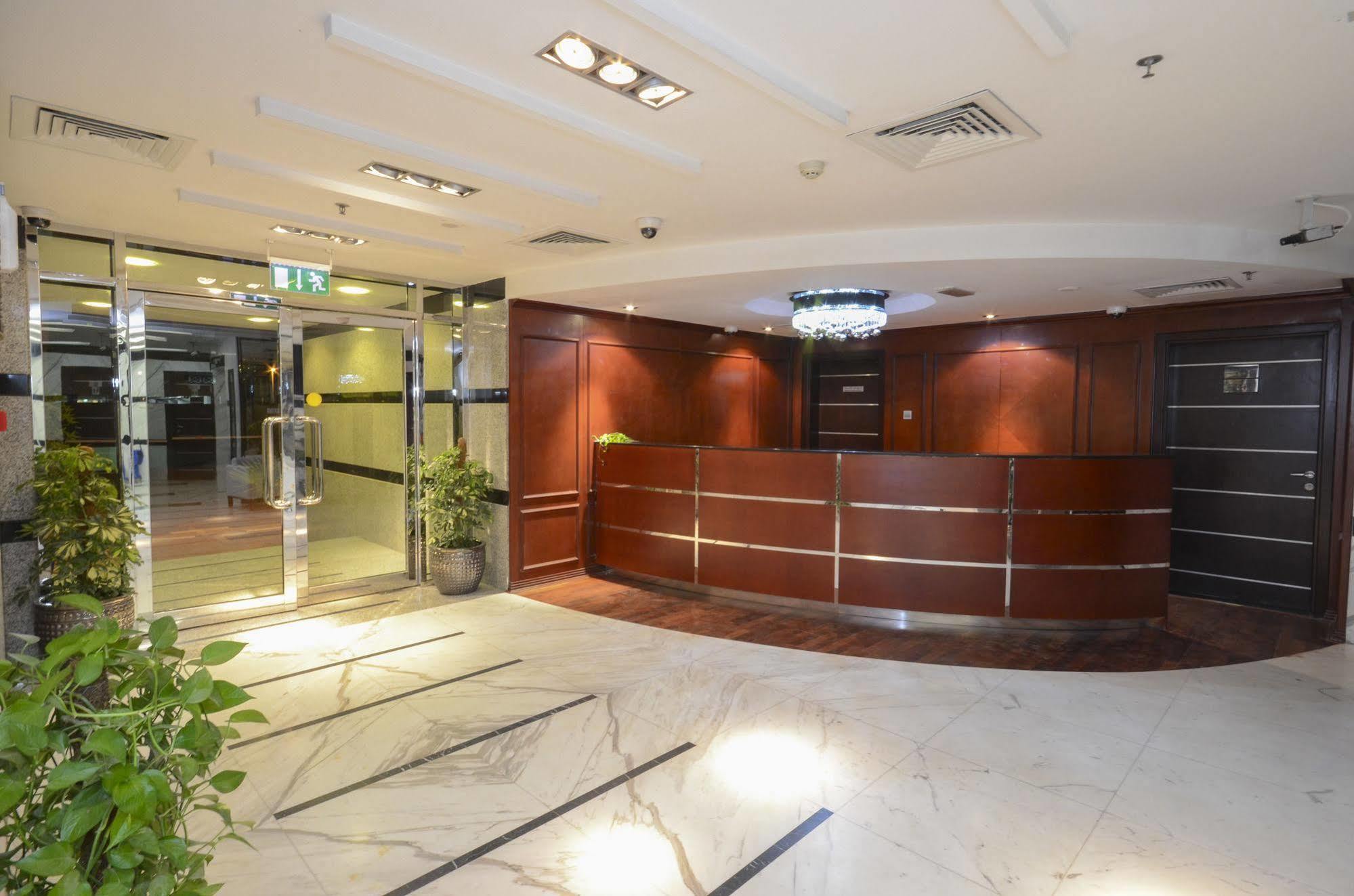 Al Waleed Palace Hotel Apartment Al Barsha Dubai Exterior foto